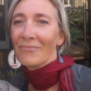 Sophie Ame, magnétiseuse et biblio-coach holistique qui vous accompagne avec vos douleurs